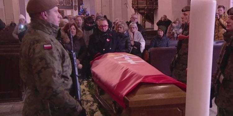 Jerzy Owsiak pożegnał Pawła Adamowicza. Stanął w kolejce