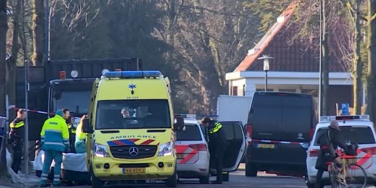 Holandia: Kilku policjantów usiłowało zatrzymać Polaka. Nie mogli sobie poradzić