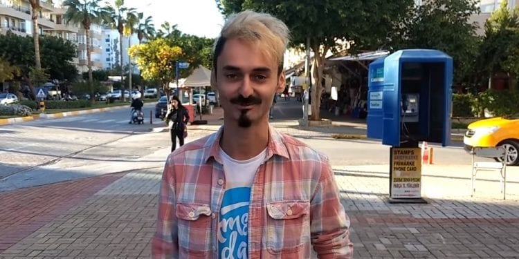 Zrównali z ziemią polskiego YouTuber’a. Myśleli, że jest… islamistą