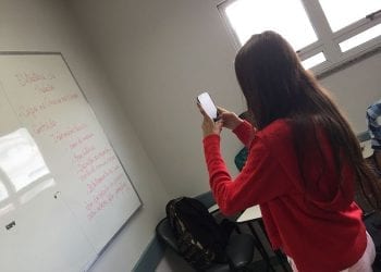 13-latka chciała zrobić selfie… pistoletem. Padł strzał