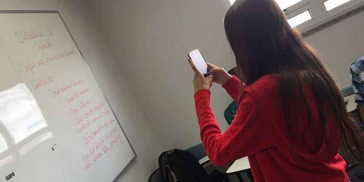 13-latka chciała zrobić selfie… pistoletem. Padł strzał