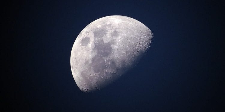 Superpełnia Księżyca już w poniedziałek. W Polsce widoczna będzie nad ranem
