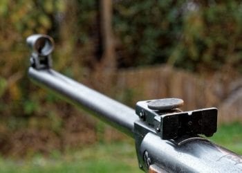 24-latek strzelał do ludzi z wiatrówki. Zamontował wskaźnik laserowy jako celownik [FOTO]