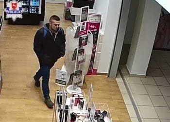 Kradli kosmetyki, nie zauważyli kamery. Policja szuka kobiety i mężczyzny [FOTO]
