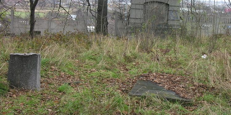 Fake news w izraelskich mediach. Informowały o „zdewastowanym cmentarzu w Świdnicy”. Dziennikarz ujawnił prawdę