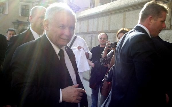 Najnowszy sondaż. PiS rządzi samodzielnie, RN lepszy niż Nowoczesna