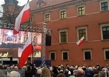 Piękny akcent na mszy pogrzebowej Jana Olszewskiego [WIDEO]