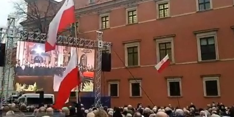 Piękny akcent na mszy pogrzebowej Jana Olszewskiego [WIDEO]