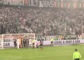 Awantura w meczu Legia-Cracovia! [WIDEO]