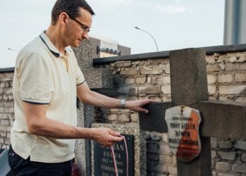 Mateusz Morawiecki nie jedzie do Izraela. Jest komentarz Dworczyka