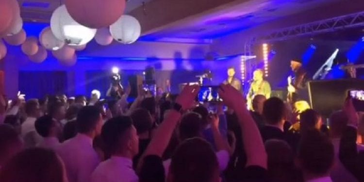 Paweł Domagała zagrał na… studniówce. Muzyk zaskoczył uczniów