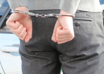 Uciekając przed policją wyskoczył przez okno. Tłumaczenie 19-latka rozbawiło policjantów