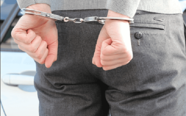 Uciekając przed policją wyskoczył przez okno. Tłumaczenie 19-latka rozbawiło policjantów