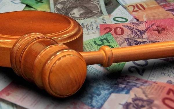 Wojna między frankowiczami i bankami może trwać jeszcze przez 40 lat. Kto pierwszy straci cierpliwość?