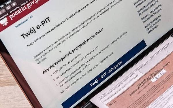 Pułapki w usłudze Twój e-PIT. Eksperci: Lepiej wszystko samemu sprawdzić, inaczej można stracić