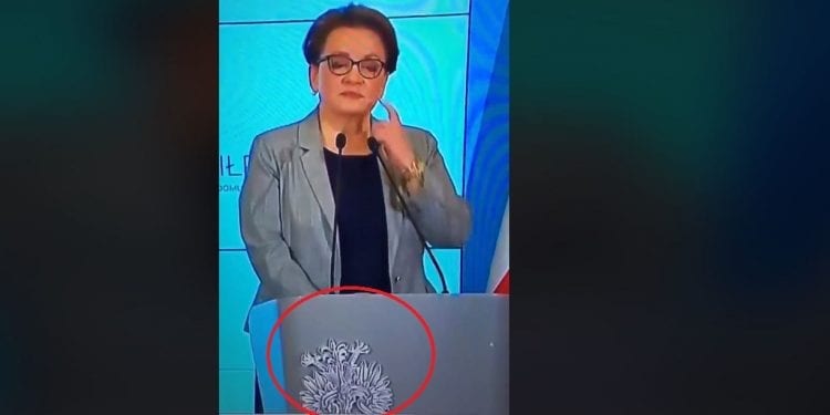 Zabawna sytuacja podczas konferencji minister Zalewskiej [WIDEO]