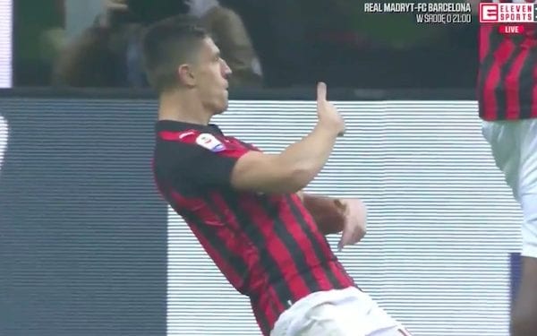Krzysztof Piątek znów prowadzi Milan do zwycięstwa. Kolejna bramka Polaka! [WIDEO]
