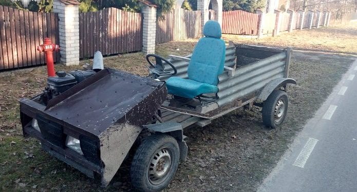 Miał 3 promile alkoholu we krwi. Kierował pojazdem… własnej produkcji [FOTO]