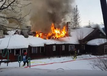 Pożar nieczynnego pensjonatu w Szklarskiej Porębie. Nie żyją cztery osoby [WIDEO]
