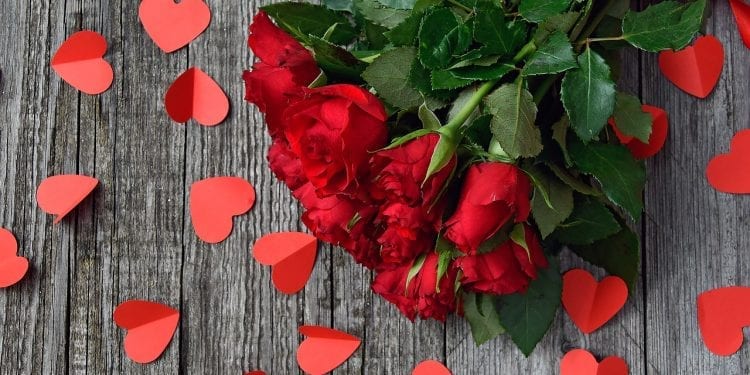 Walentynki 2019. O jakich prezentach marzymy, a jakie dostajemy? Ciekawe wyniki badania