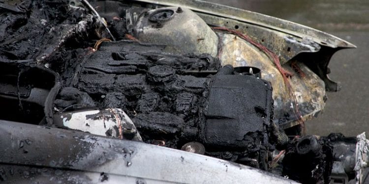 Tragiczny wypadek na drodze. Kierowca spłonął w pojeździe