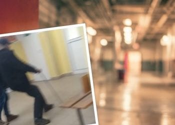 Brutalna interwencja ochroniarza. Wyrzucił starszego mężczyznę ze szpitala [WIDEO]