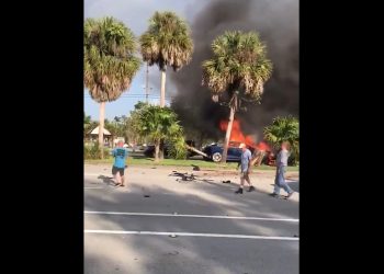 Kolejny wypadek samochodu Tesla. Kierowca spłonął żywcem