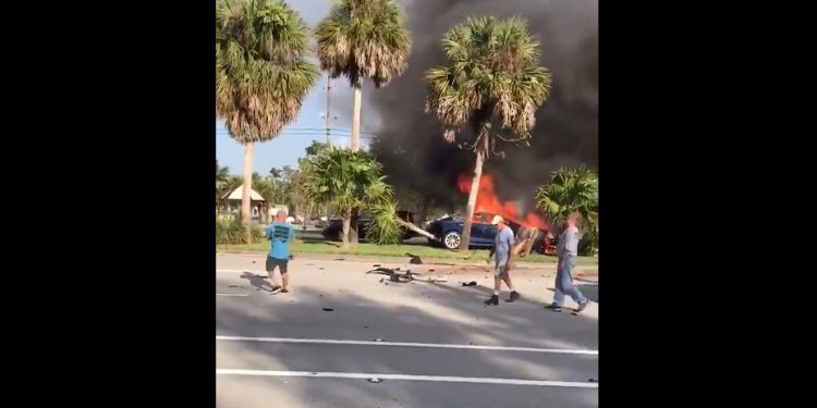 Kolejny wypadek samochodu Tesla. Kierowca spłonął żywcem