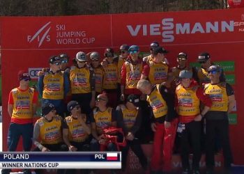 Polacy z Pucharem Narodów. Piękna chwila w Planicy [FOTO]