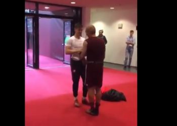 Krzysztof Piątek po meczu z Łotwą spotkał starego znajomego [WIDEO]