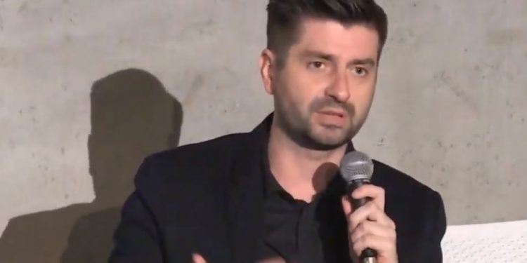 Krzysztof Śmiszek pokazał groźby od internautów