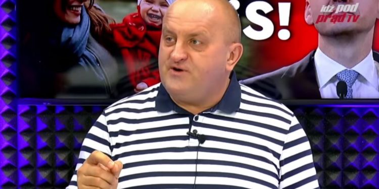 Marian Kowalski publicznie śmieje się ze swojej byłej partii