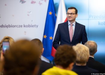 Morawiecki o skutkach zakazu handlu w niedziele. Nie pomógł małym sklepom?