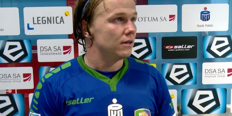 Lech Poznań przegrywa w Legnicy. M.in. po takim strzale! [WIDEO]