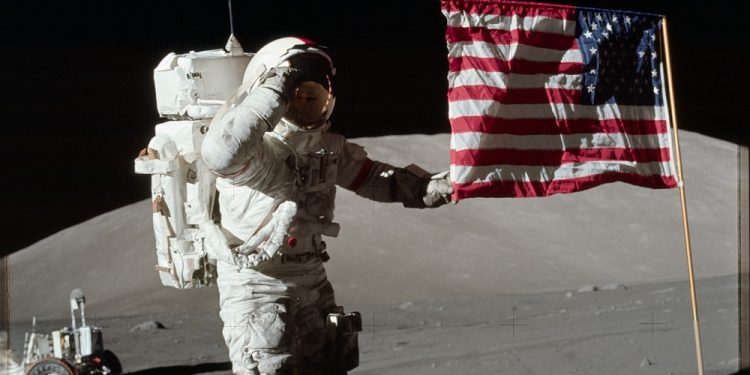 NASA otwiera „księżycową puszkę”. Naukowcy zbadają stare próbki