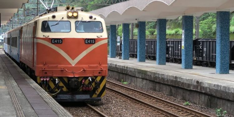 Dziennikarz Polsatu utknął w PKP. „Ja nie wiem czy program odwoływać”