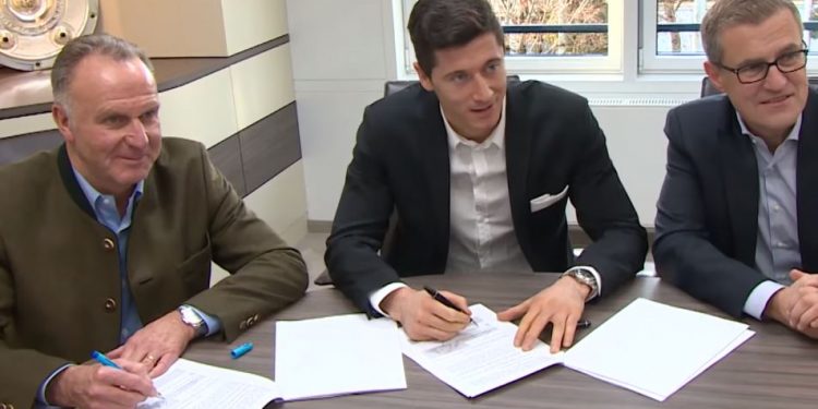 Lewandowski zamieścił entuzjastyczny wpis. Fani sprowadzili go na ziemię