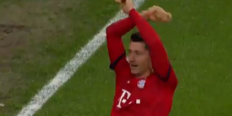 Dwa gole Lewandowskiego i nowa cieszynka! [WIDEO]