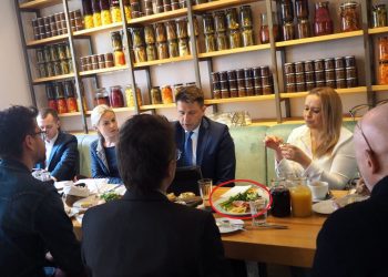 Internauci żartują z Ryszarda Petru. Chodzi o to zdjęcie [FOTO]