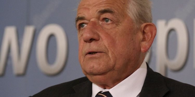 Senat przyjął uchwałę w 10. rocznicę śmierci prof. Zbigniewa Religi