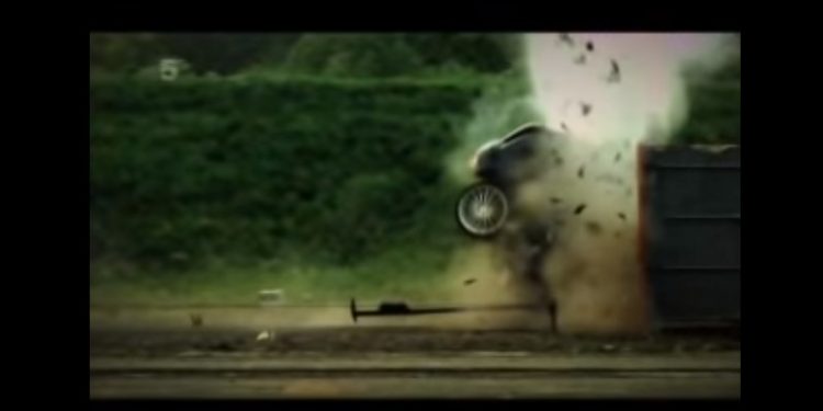 Test zderzeniowy przy prędkości 200 km/h. Trzeba zobaczyć [WIDEO]