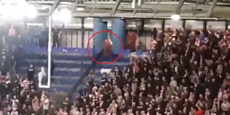 Skandal podczas derbów Krakowa. Kibice Cracovii wyrwali… grzejniki