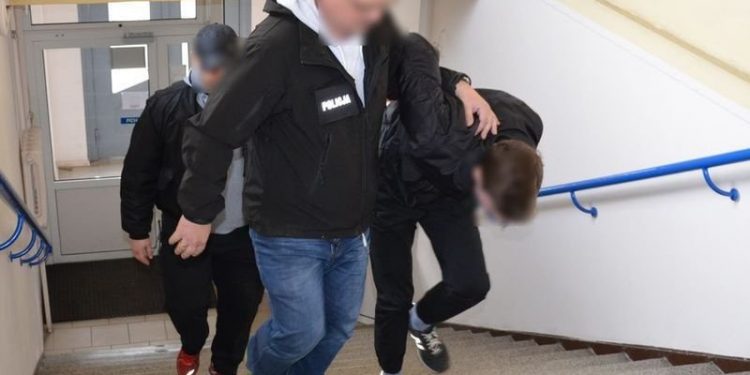 Gdynia: Trzy osoby zatrzymane za propagowanie faszyzmu. Wśród nich 20-latka [FOTO]