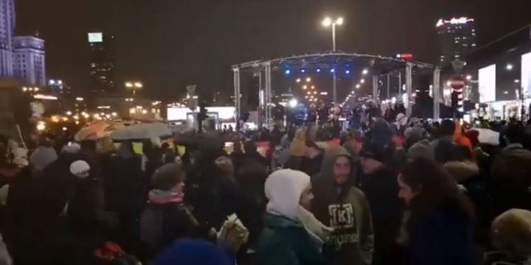 Feministki zorganizowały dyskotekę na Rondzie Dmowskiego. Stanowski nie wytrzymał