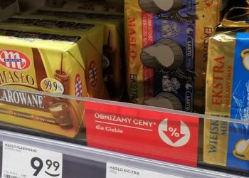 Analiza: Sklepy robią coraz więcej promocji. Ale ceny masła przeważnie nie spadają