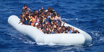 Uratowani imigranci porwali okręt. „Akt piractwa”