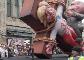 Niemcy: Karykatura Kaczyńskiego podczas karnawału w Duesseldorfie [WIDEO]