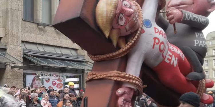 Niemcy: Karykatura Kaczyńskiego podczas karnawału w Duesseldorfie [WIDEO]
