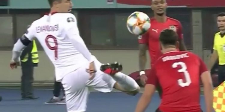 Lewandowski wyróżniony przez UEFA. Opublikowano powtórkę jego zagrania w meczu z Austrią