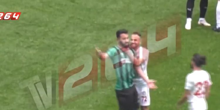 Piłkarz grał z żyletką. Ranił rywali i próbował poderżnąć gardło!